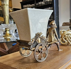 Vaso de Porcelana com Macaco decorativo em Metal - loja online