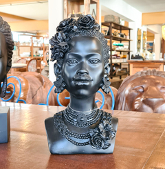 Escultura Busto Decorativo Mulher com Coque em Resina Preta na internet