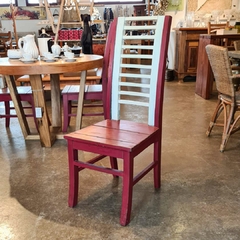 Cadeira Ripada com Encosto Alto e Acabamento Pátina Vermelha e Branca - comprar online