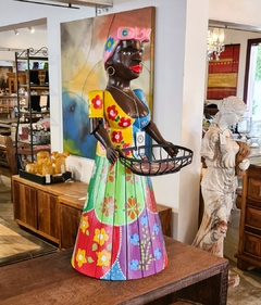 Escultura Boneca Artesanal em Madeira Pintada a Mão Grande - comprar online