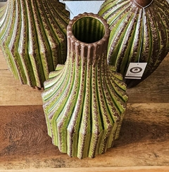 Vaso em Cerâmica Cacto Verde e Marrom Relevo Boca Fina - loja online