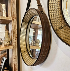 Espelho Redondo com Couro em Formato Gota - loja online
