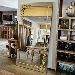 Espelho Grande com Moldura Sobreposta e Borda Infinita - Marcenaria Tiradentes - Móveis e Decoração Artesanais de alto padrão