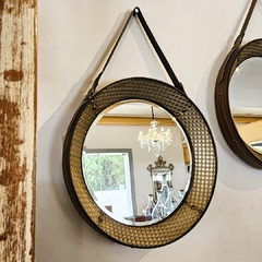 Espelho Redondo com Couro em Formato Gota - comprar online