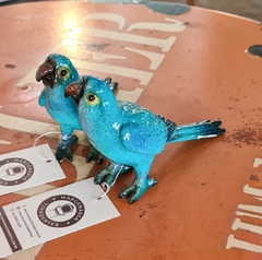 Pássaro Decorativo de Resina Azul com Bico Escuro - Marcenaria Tiradentes - Móveis e Decoração Artesanais de alto padrão