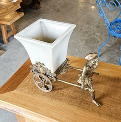 Imagem do Vaso de Porcelana com Macaco decorativo em Metal
