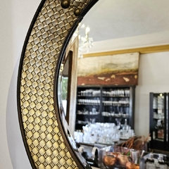 Espelho Redondo com Couro em Formato Gota - Marcenaria Tiradentes - Móveis e Decoração Artesanais de alto padrão