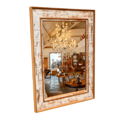 Espelho Retangular em acabamento de Demolição Patinado Branco, peça artesanal de Marcenaria Tiradentes para decoração requintada
