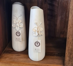 Vaso de Cerâmica Branco com Flor Projetada em Alto Relevo - loja online