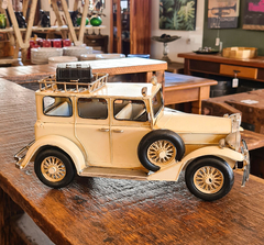 Carro Modelo Antigo de Metal Decorativo Branco - loja online