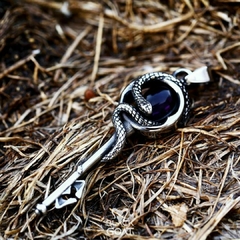 Pingente - Key with Snake and Stone - comprar online