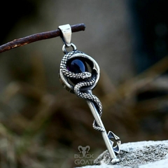 Pingente - Key with Snake and Stone - Black Goat