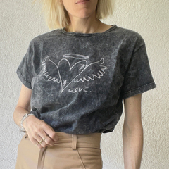 Remera Love Gris en internet