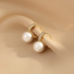 Pendientes de aro de perlas chapa de oro de 14K para mujer (CMP ART10054) - comprar en línea