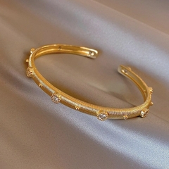 Pulsera ajustable con nudo de circón, brazalete de lujo, chapado en oro de 14k (CMP PLS10017) - tienda en línea