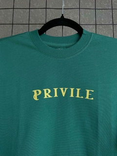 CAMISETA OVERSIZED PRIVILE - Visual Style