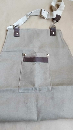 Delantal Asador Gabardina Detalles En Cuero Con Herrajes - comprar online