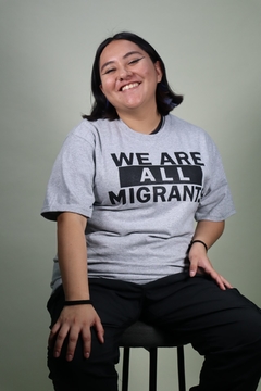Playera "We are All Migrants" en internet