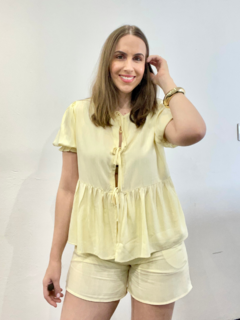 CONJUNTO FEMININO BLUSA DE LAÇO E SHORTS DORA na internet