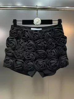 SHORT DE ROSAS VALENTNO NEGRO