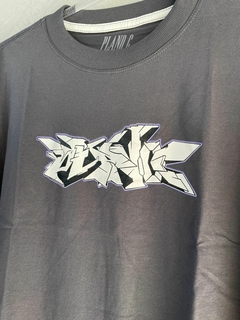 Camiseta Plano C Graffiti - Cinza - comprar online