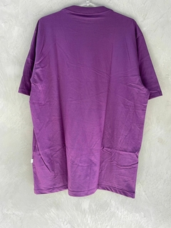 CAMISETA PLANO C LOGO - ROXO na internet