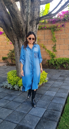 Vestido camisero denim con bolsa lentejuela