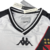 Camisa branca do Vasco da Gama II 24/25 com listras pretas e detalhes em vermelho, modelo torcedor Kappa masculina.