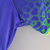 Camisa feminina torcedora Brasil II 22/23 da Nike, na cor azul, com detalhes em verde e estampa de onça nas mangas.