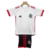 Conjunto infantil do Flamengo II 24/25 da Adidas, com camiseta branca e detalhes em vermelho, e calça curta preta com listras vermelhas.