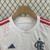 Conjunto infantil do Flamengo II 24/25 da Adidas, com camiseta branca e detalhes em vermelho, e calça curta preta com listras vermelhas.