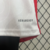 Conjunto infantil do Flamengo II 24/25 da Adidas, com camiseta branca e detalhes em vermelho, e calça curta preta com listras vermelhas.