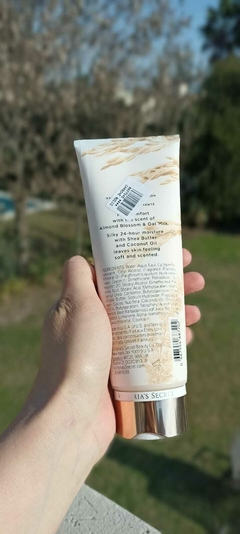 Crema Corporal "Victoria´s Secret" - Almond Blossom & oat milk - Pacific Trading