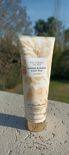 Crema Corporal "Victoria´s Secret" - Almond Blossom & oat milk