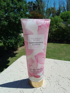 Crema Corporal "Victoria´s Secret" - Pomegranate & Lotus