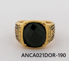 Anillo Dorado con Piedra en Negro Elaborado