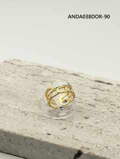 Anillo Dorado con diseño en Eslabón y Blanco