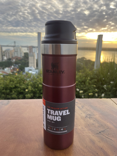 Botella Stanley Travel Mug - The Triger Action - 590 ml