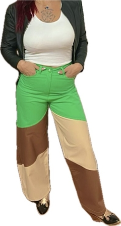 Pantalón modelo Tricolor.
