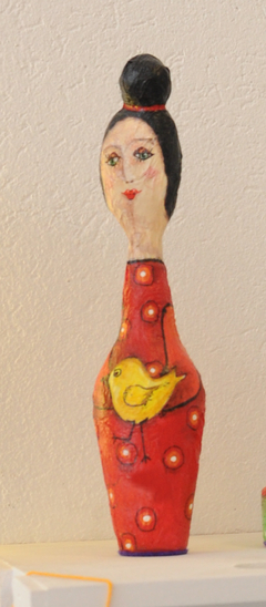 Muñeca - Mujer alta con pajarito