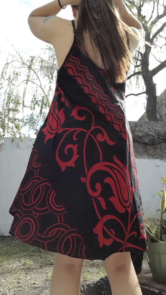 Vestido de seda Hindú corto - Negro con círculos rojos en internet
