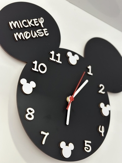 Relógio de Parede Mickey em MDF com apliques na internet