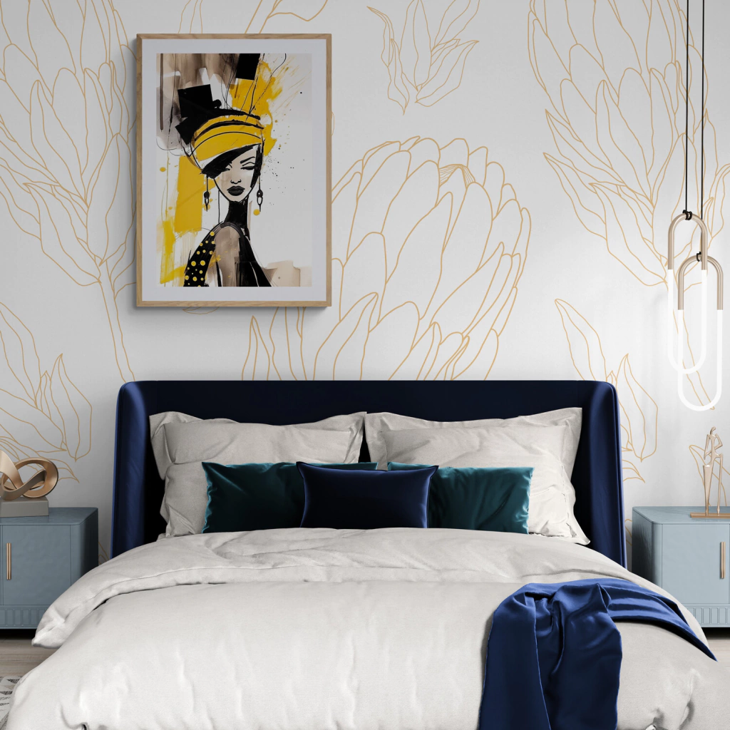 Quadro decorativo em uma moldura de madeira clara, pendurado acima de uma cama de casal com cabeceira azul em um quarto elegante. A pintura apresenta o retrato estilizado de uma mulher usando um turbante amarelo e preto, com expressão pensativa e detalhes em amarelo vibrante e salpicos de tinta preta, destacando-se contra um fundo branco minimalista.