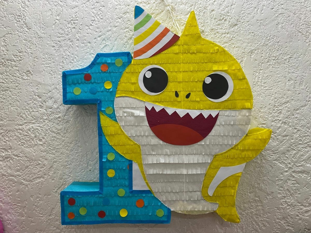 Piñata Baby Shark. Piñatas Infantiles.
