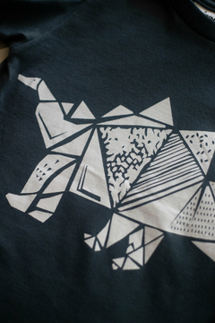 Remera Dino Geometrico - comprar online