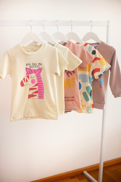 Combo 3 Remeras (Love, Cute y Giraffe) + Remeron Minu + Buzo Bonjour - comprar online