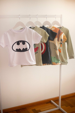 Combo 3 Remeras (Batman, Capitan y Sandia) + Remeron Africa + Buzo Oops!