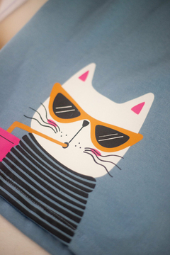 Remera Cool Cat Celeste - comprar online