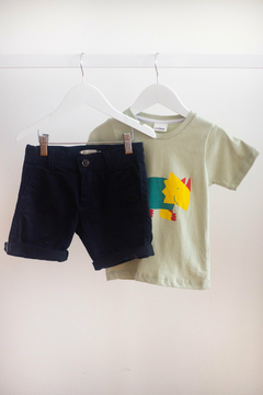 Combo Remera Dino Pistacho + Bermuda Gabardina Azul