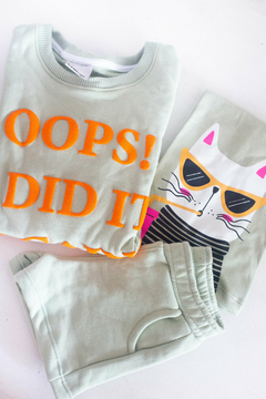 Combo Buzo Oops + Remera Cool Cat + Short Verde Pastel